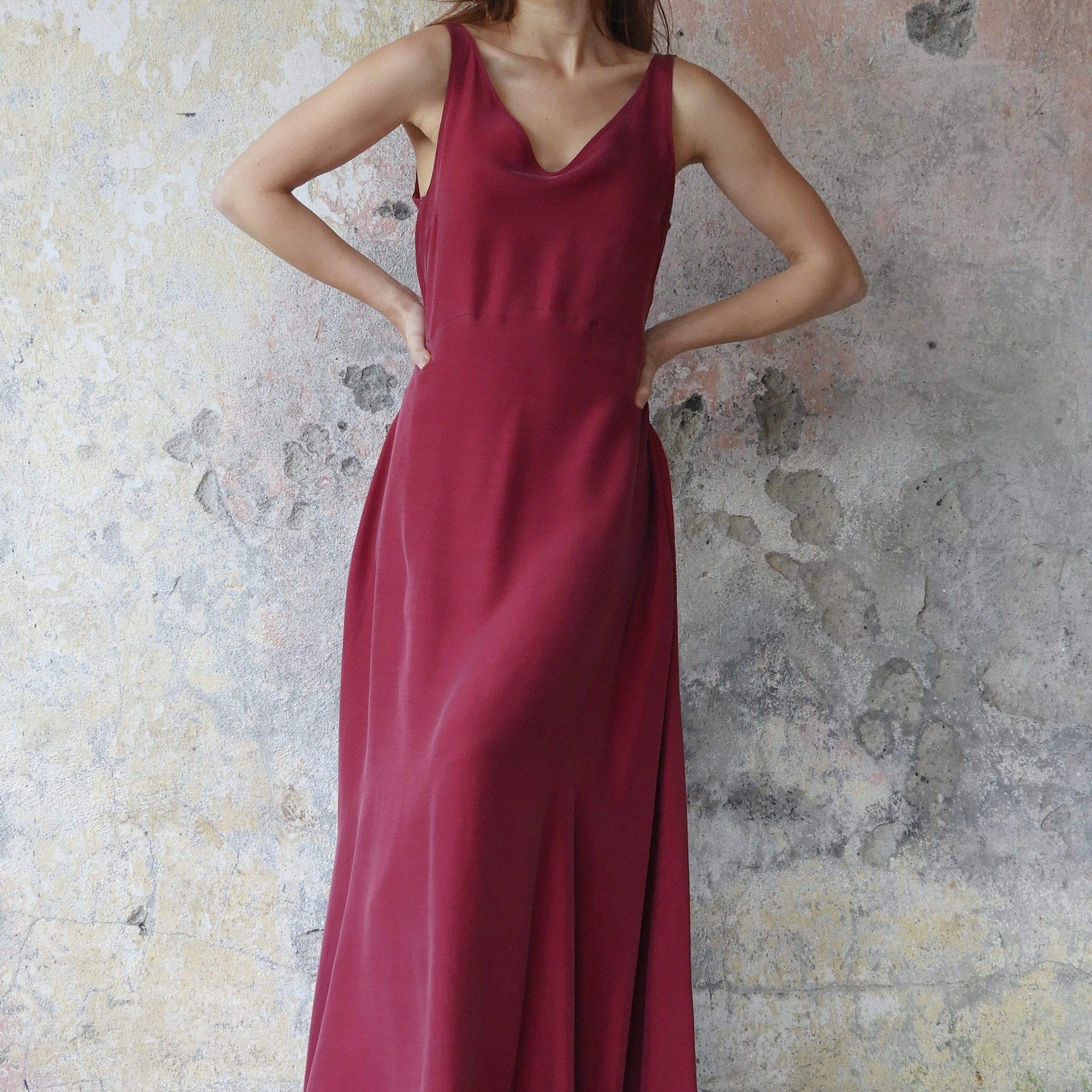 Odana's | Sustainable Gifts | TULIP Sleeveless Dress Red | Maxi Dress | Sustainable Fashion