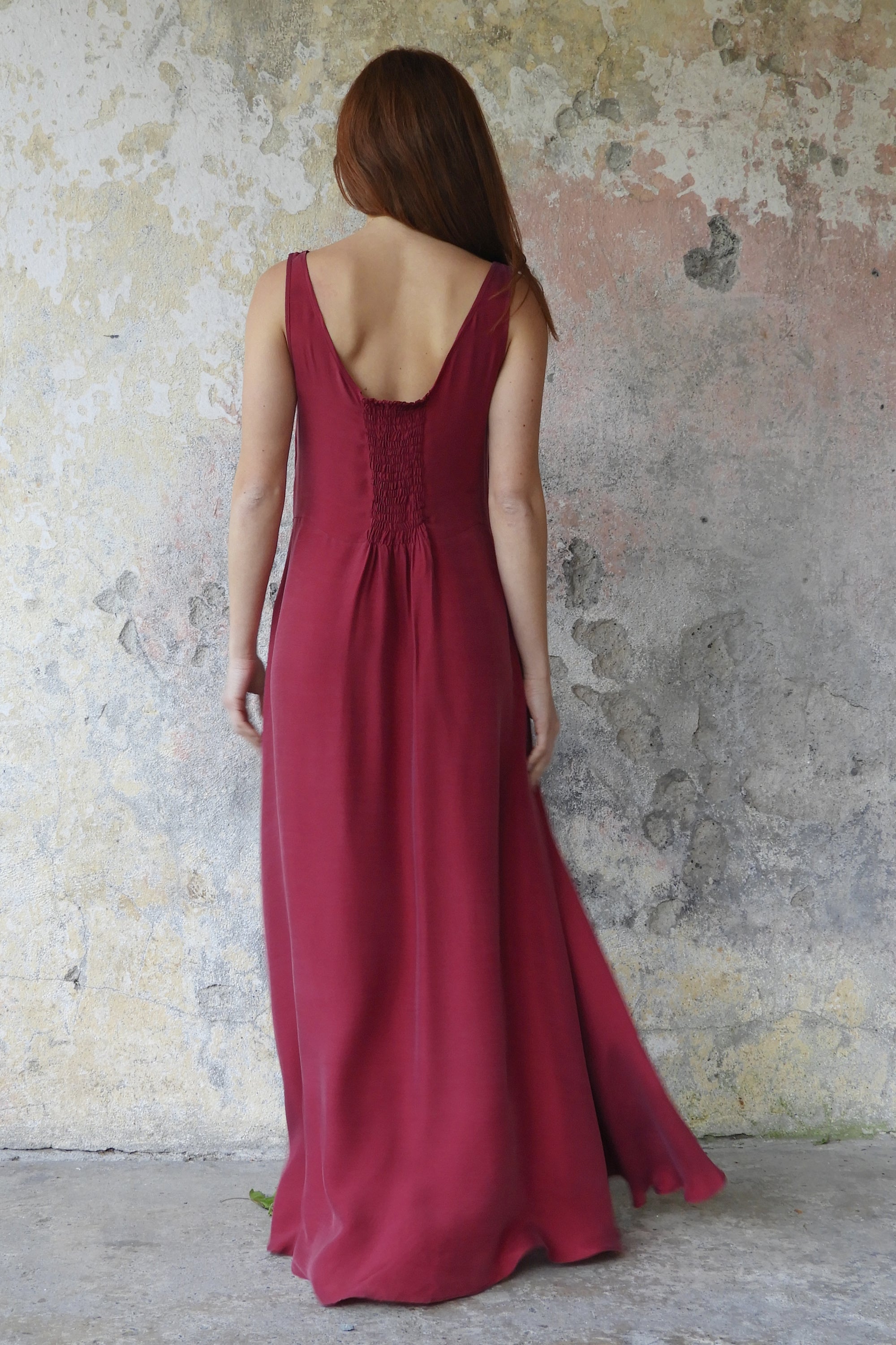 Odana's | TULIP | Luxurious Sleeveless Dress | Sustainable Cupro Fabric XL / Regular / Red Odana's | TULIP | Luxurious Sleeveless Dress | Sustainable Cupro Fabric XL / Regular / Red